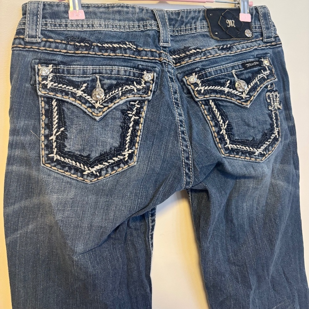 Miss Me Vintage Embellished Embroidered Crop Low Rise Jeans Womens Size 30 Waist